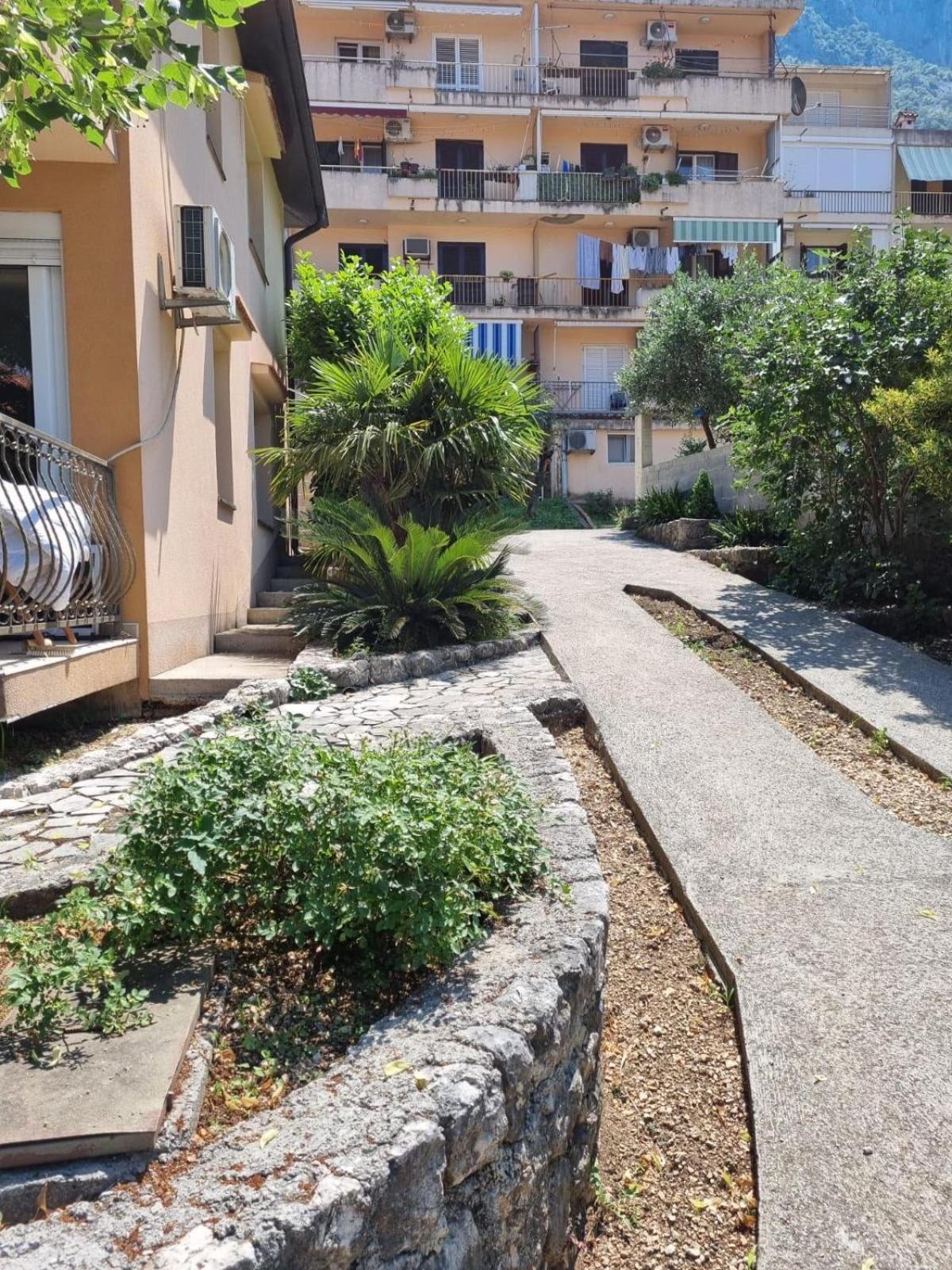 Apartments Luka Котор Екстер'єр фото