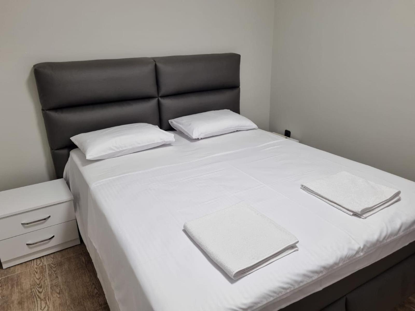 Apartments Luka Котор Екстер'єр фото